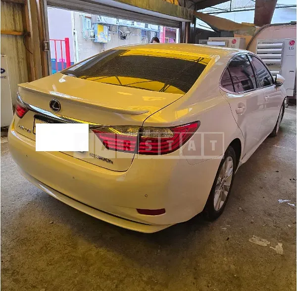 Photo 2 of 18: 2015 Lexus ES300h — Korean insurance auction