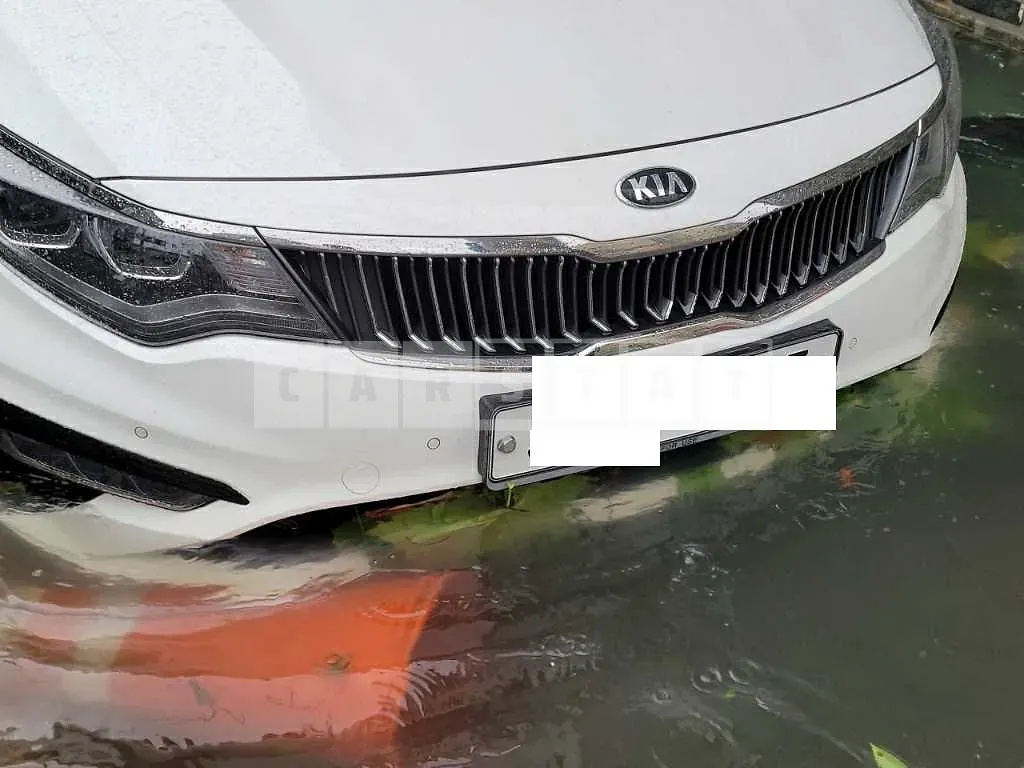 Photo 2 of 13: 2020 Kia K5, VIN KNAGU411BLA361043 — Korean insurance auction
