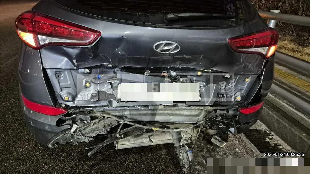 Photo 2 of 8: 2017 Hyundai Tucson TL — Korean insurance auction