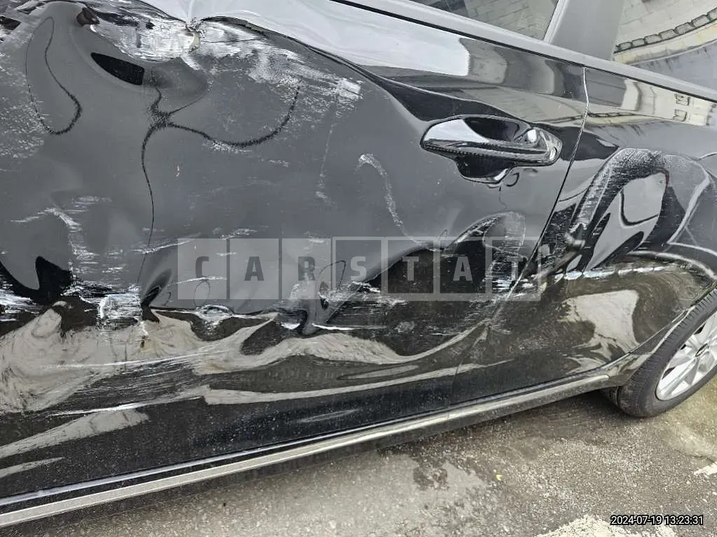 Photo 2 of 13: 2016 Kia K5 — Korean insurance auction