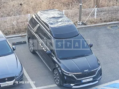 Photo 1 of 2: 2023 Kia Carnival High Limousine — Korean insurance auction