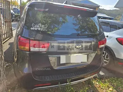 Photo 1 of 10: 2015 Kia Carnivals — Korean insurance auction
