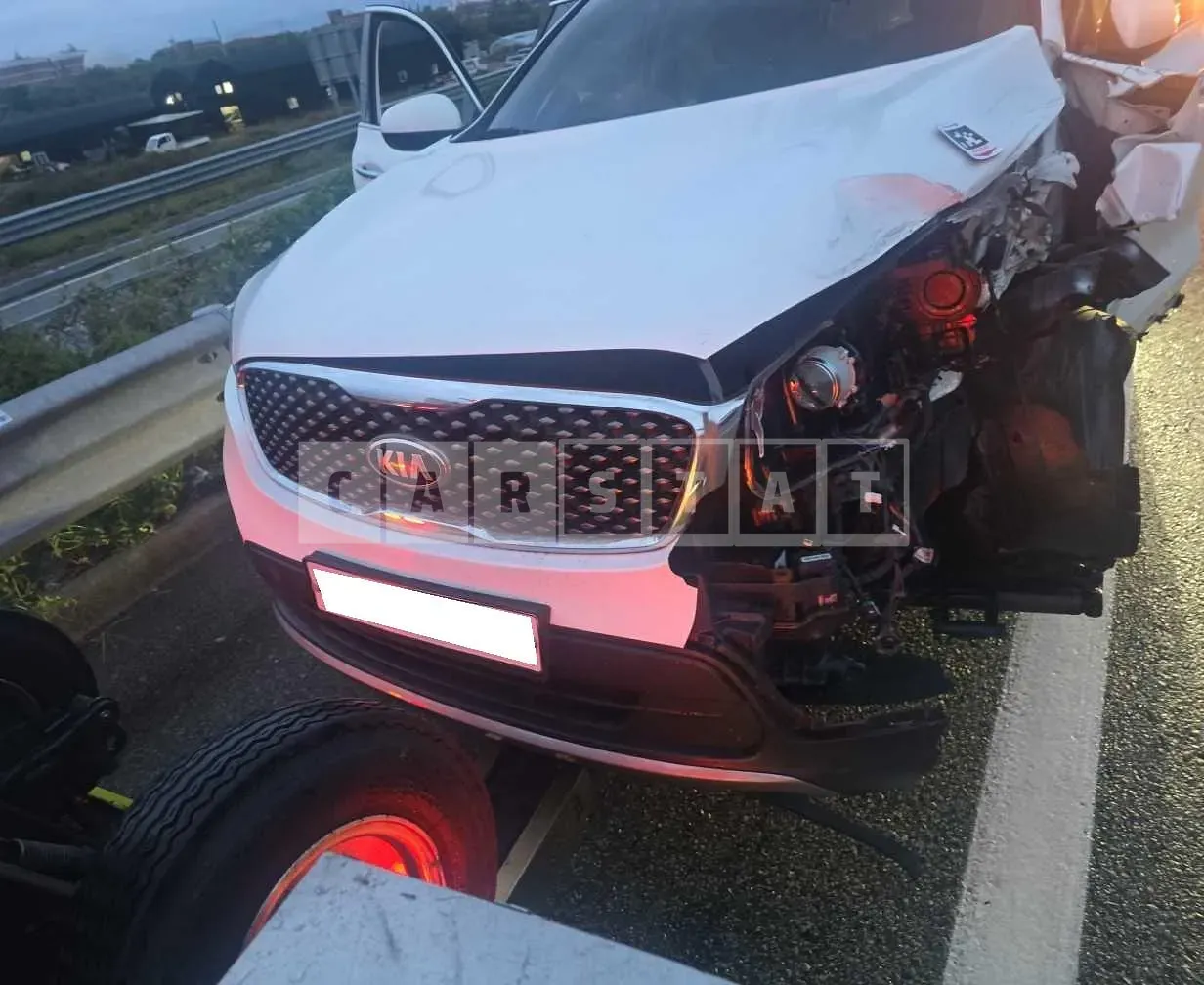 Photo 2 of 9: 2015 Kia Sorento, VIN KNAPG81ABFA093610 — Korean insurance auction
