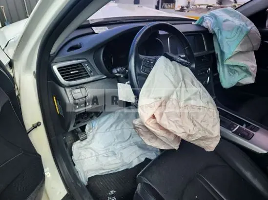 Photo 2 of 9: 2017 Kia K5 — Korean insurance auction