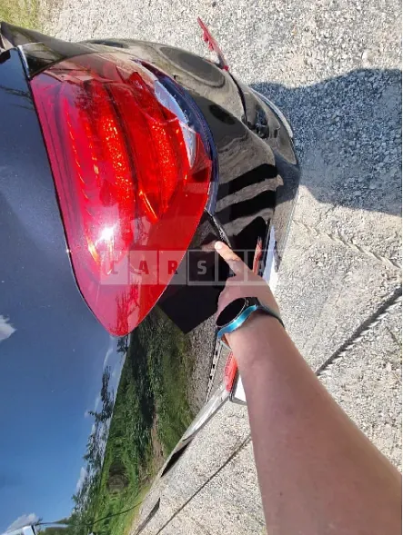 Photo 2 of 14: 2017 Mercedes-Benz E 300 4Matic, VIN WDDZF4KB4HA263275 — Korean insurance auction