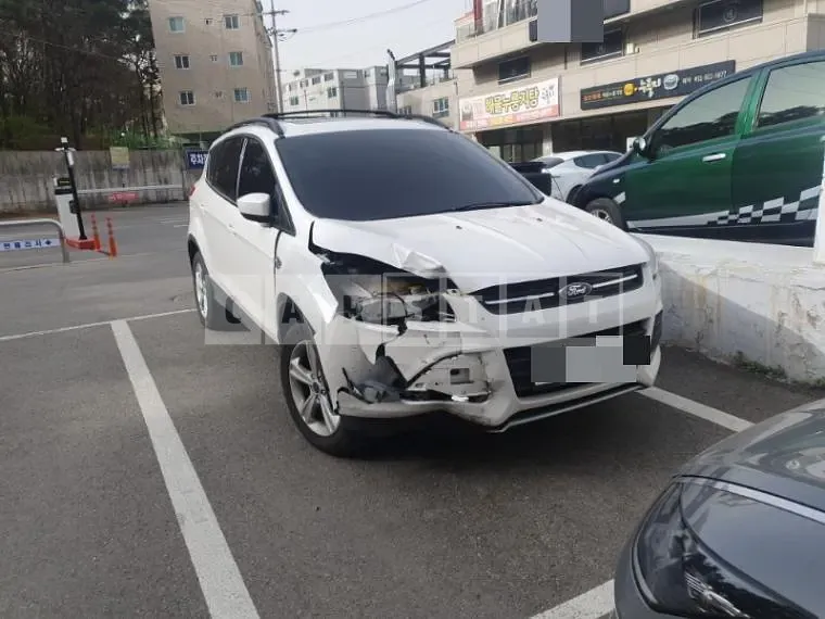 Photo 2 of 17: 2014 Ford Escape — Korean insurance auction