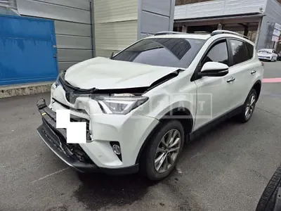 Photo 1 of 10: 2018 Toyota RAV4 2WD, VIN JTMYFREV2JD111380 — Korean insurance auction
