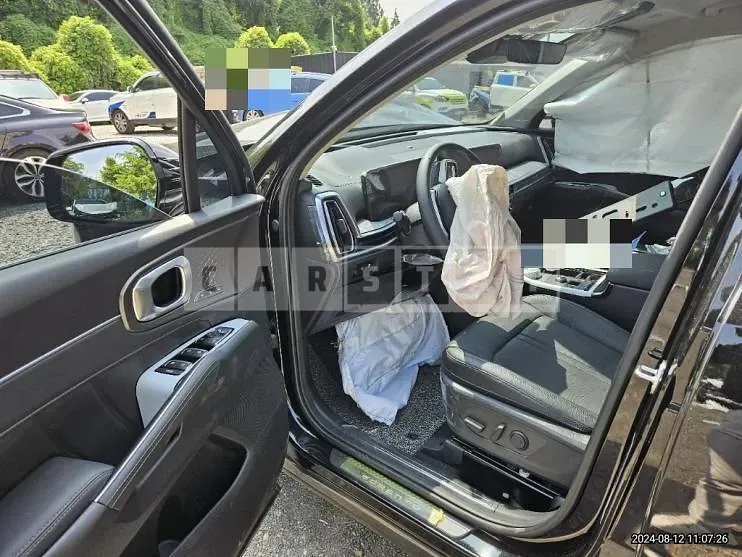 Photo 2 of 19: 2024 Kia Sorento 2.5 — Korean insurance auction