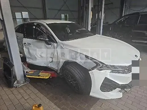 Photo 2 of 9: 2020 Kia K5 — Korean insurance auction