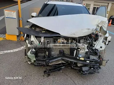Photo 1 of 28: 2023 Kia Carnival, VIN KNANE81BBPS247295 — Korean insurance auction