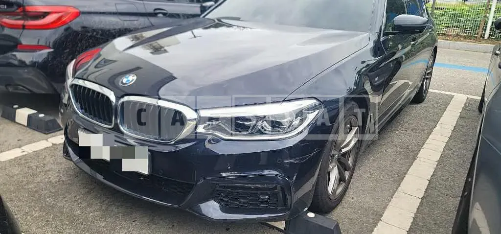 Photo 2 of 15: 2020 BMW 520i M Sport Package — Korean insurance auction