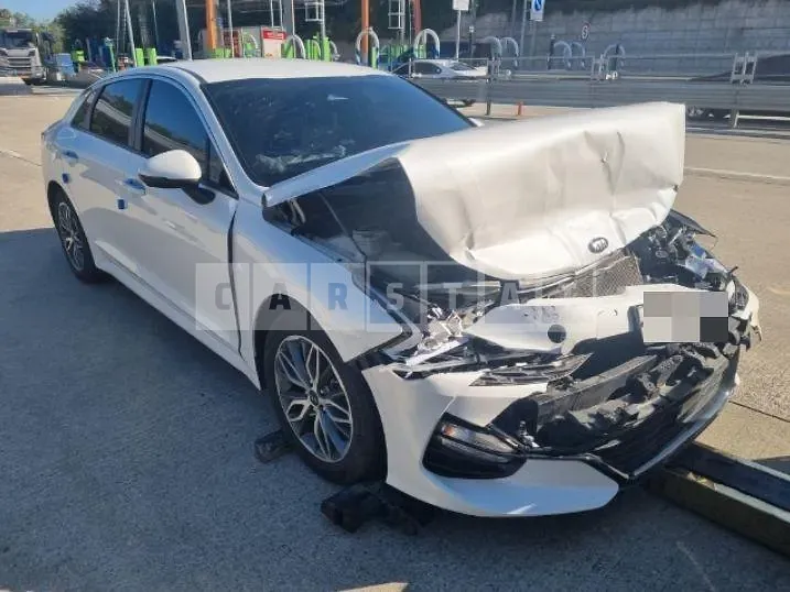 Photo 2 of 9: 2020 Kia K5 — Korean insurance auction