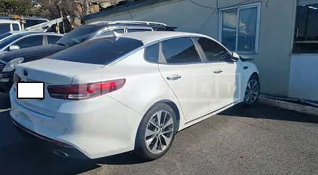 Photo 2 of 9: 2017 Kia K5, VIN KNAGV411BHA168538 — Korean insurance auction