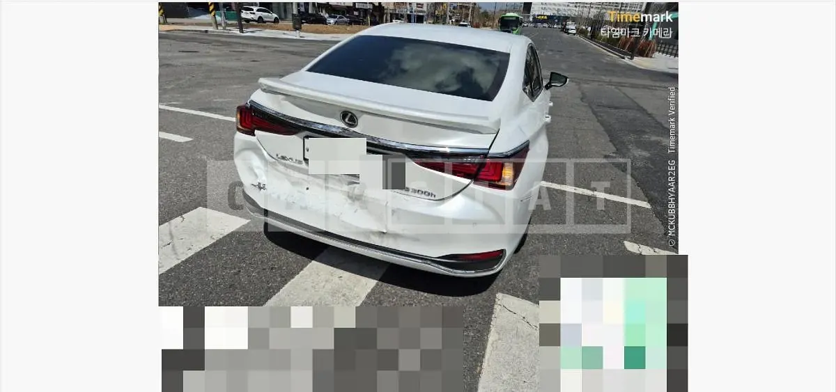 Photo 2 of 6: 2019 Lexus ES300h — Korean insurance auction