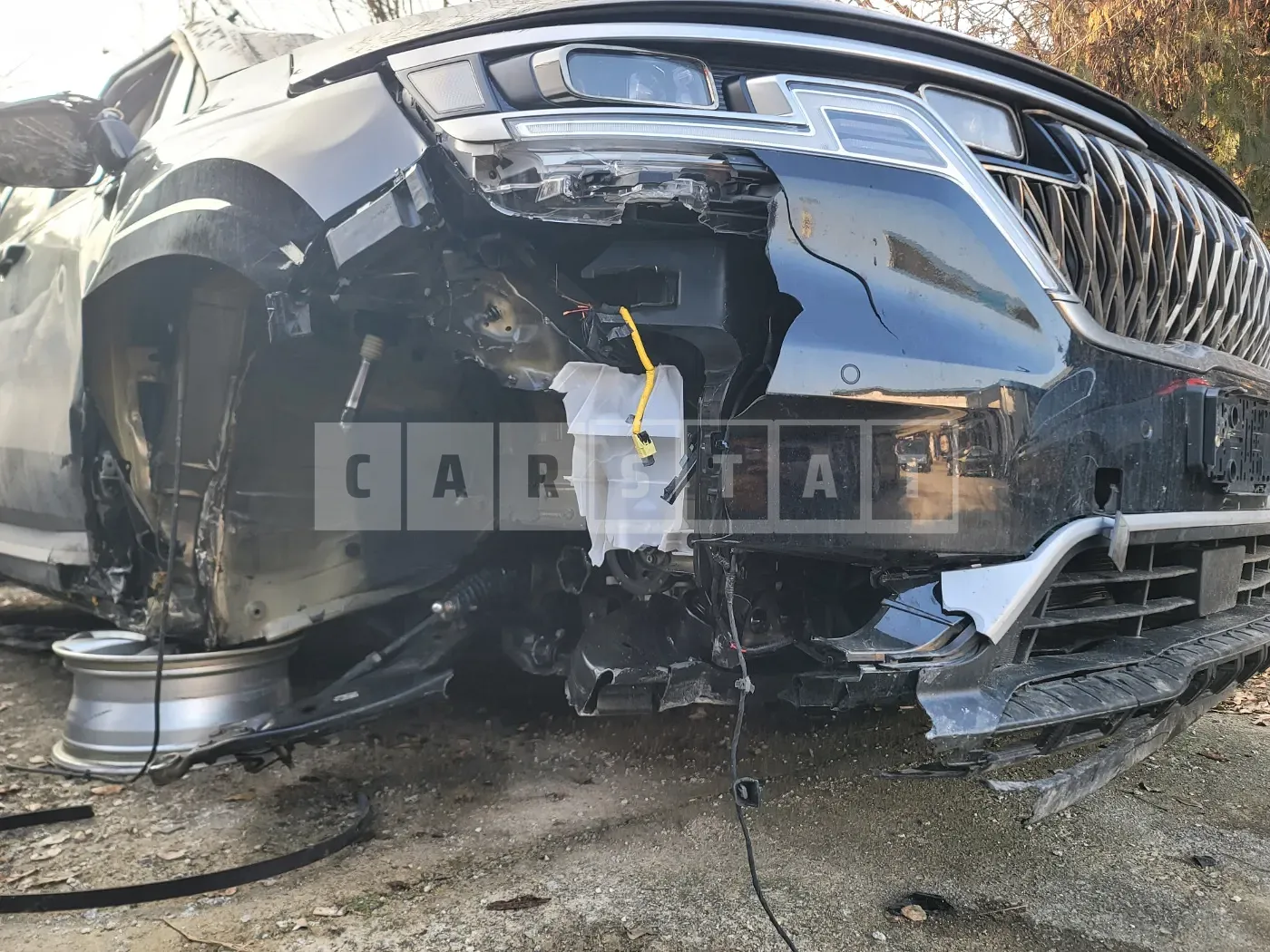 Photo 2 of 18: 2023 Kia Carnival, VIN KNANB81BBPS268035 — Korean insurance auction