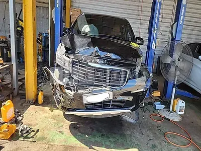 Photo 1 of 35: 2018 Kia Carnival, VIN KNAME81ABKS496177 — Korean insurance auction