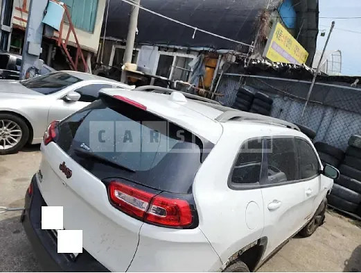 Photo 2 of 12: 2016 Jeep Cherokee, VIN 1C4PJMDU1GW269602 — Korean insurance auction