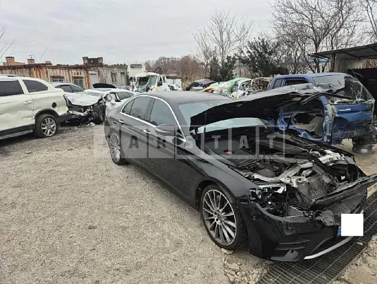 Photo 2 of 26: 2022 Mercedes-Benz E350 4Matic, VIN W1KZF8GB9NB009731 — Korean insurance auction