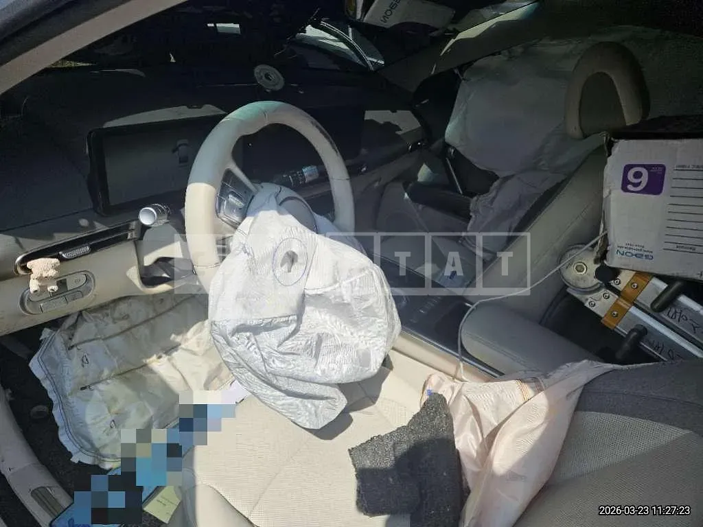 Photo 2 of 21: 2022 Genesis GV60 Electric Car — Korean insurance auction