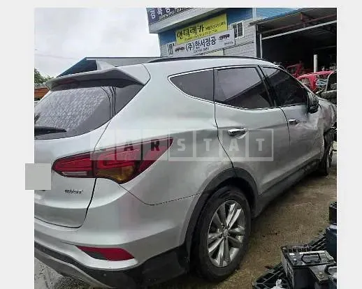 Photo 2 of 7: 2015 Hyundai Santa Fe DM — Korean insurance auction