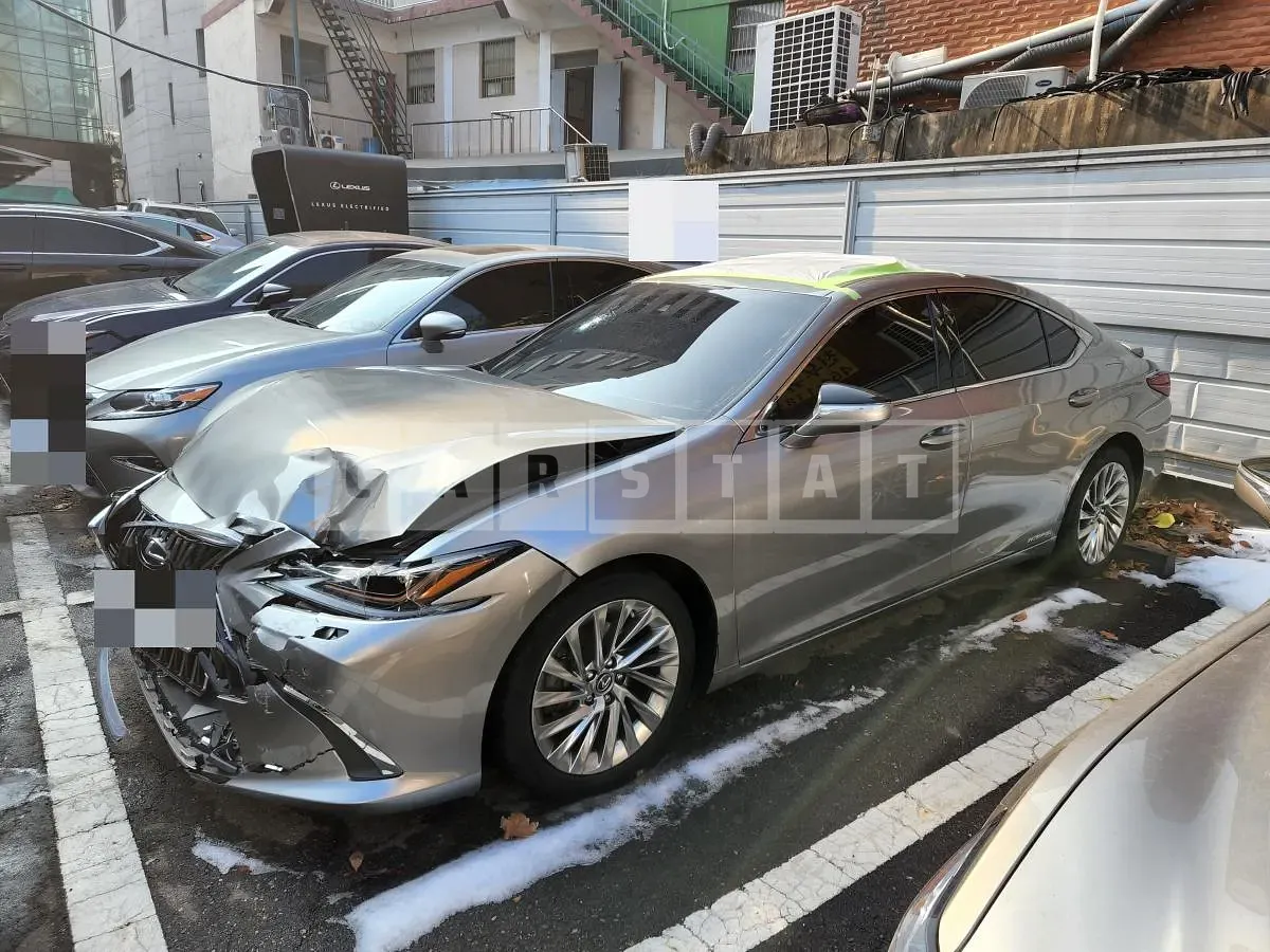 Photo 2 of 5: 2019 Lexus ES300h, VIN JTHB21B12K2038155 — Korean insurance auction