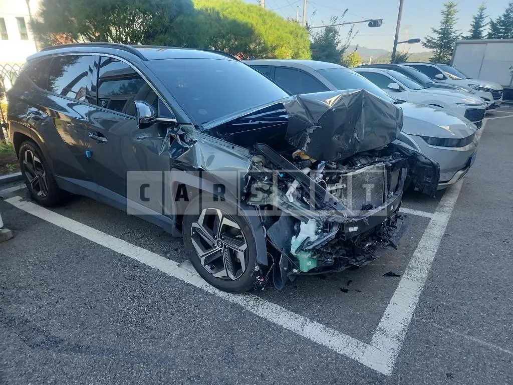 Photo 2 of 5: 2022 Hyundai Tucson, VIN KMHJE81BGPU182146 — Korean insurance auction