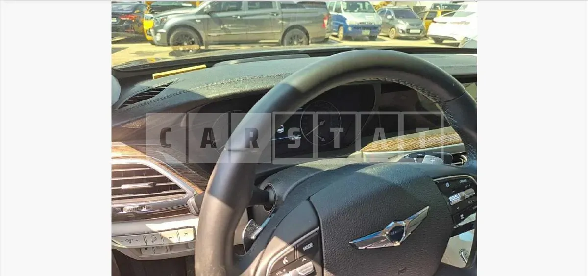 Photo 2 of 11: 2019 Genesis G90 — Korean insurance auction