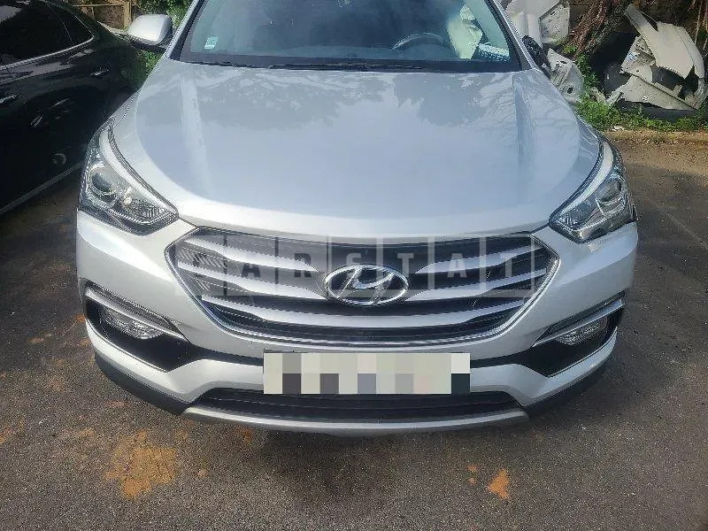 Photo 2 of 10: 2015 Hyundai Santa Fe DM — Korean insurance auction