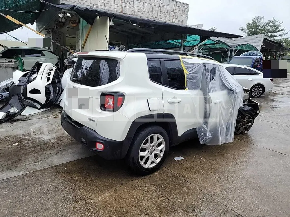 Photo 2 of 8: 2018 Jeep Renegade, VIN 1C4BU0000HPG83742 — Korean insurance auction