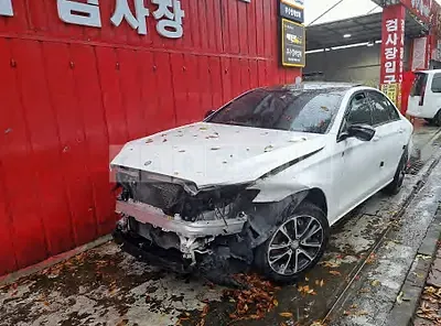 Photo 1 of 26: 2017 Mercedes-Benz E300, VIN WDDZF4JB3HA064932 — Korean insurance auction