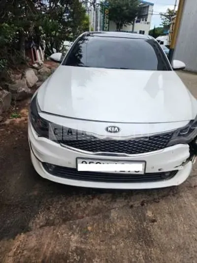 Photo 1 of 18: 2017 Kia K5 — Korean insurance auction