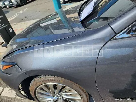 Photo 2 of 35: 2022 Lexus ES300h — Korean insurance auction