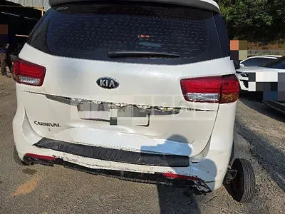 Photo 1 of 8: 2015 Kia Carnivals — Korean insurance auction