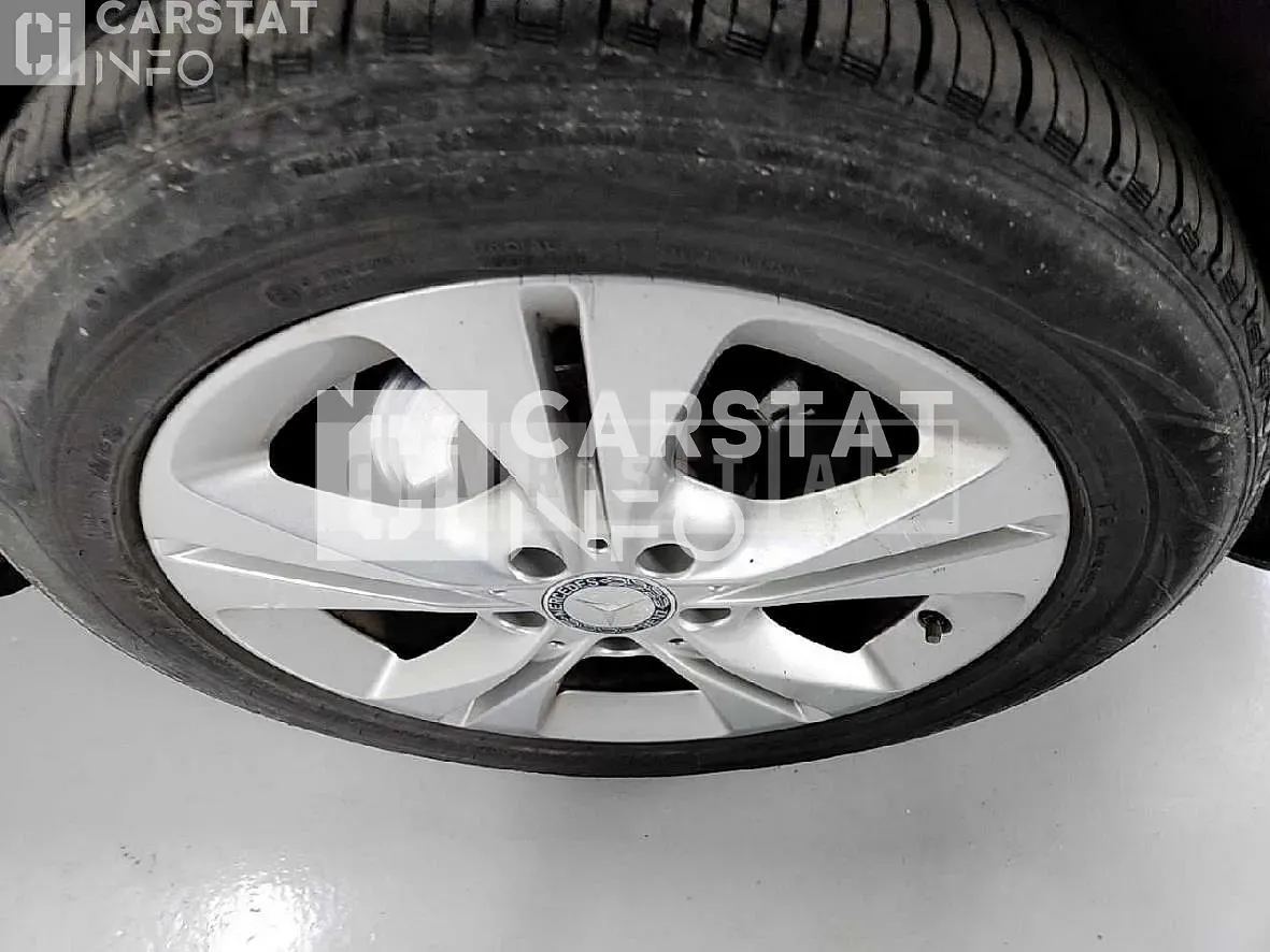 Photo 2 of 4: 2016 Mercedes-Benz C220d 4Matic, VIN WDDWF0FB5GF366003 — Korean insurance auction