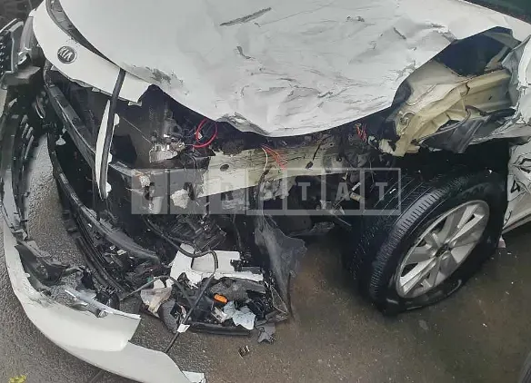 Photo 2 of 7: 2017 Kia K5, VIN KNAGS416BHA159090 — Korean insurance auction
