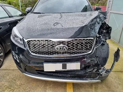 Photo 1 of 36: 2017 Kia Sorento, VIN KNAPK81ABHA327735 — Korean insurance auction