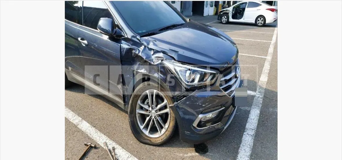 Photo 2 of 30: 2016 Hyundai Santa Fe DM — Korean insurance auction