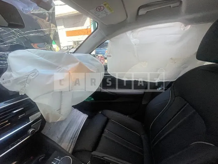 Photo 2 of 22: 2022 BMW 520i — Korean insurance auction