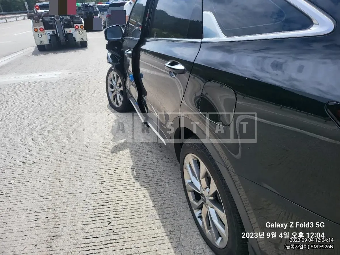 Photo 2 of 16: 2023 Kia Sorento 2.5T Gasoline, VIN KNARF81FGPA203989 — Korean insurance auction