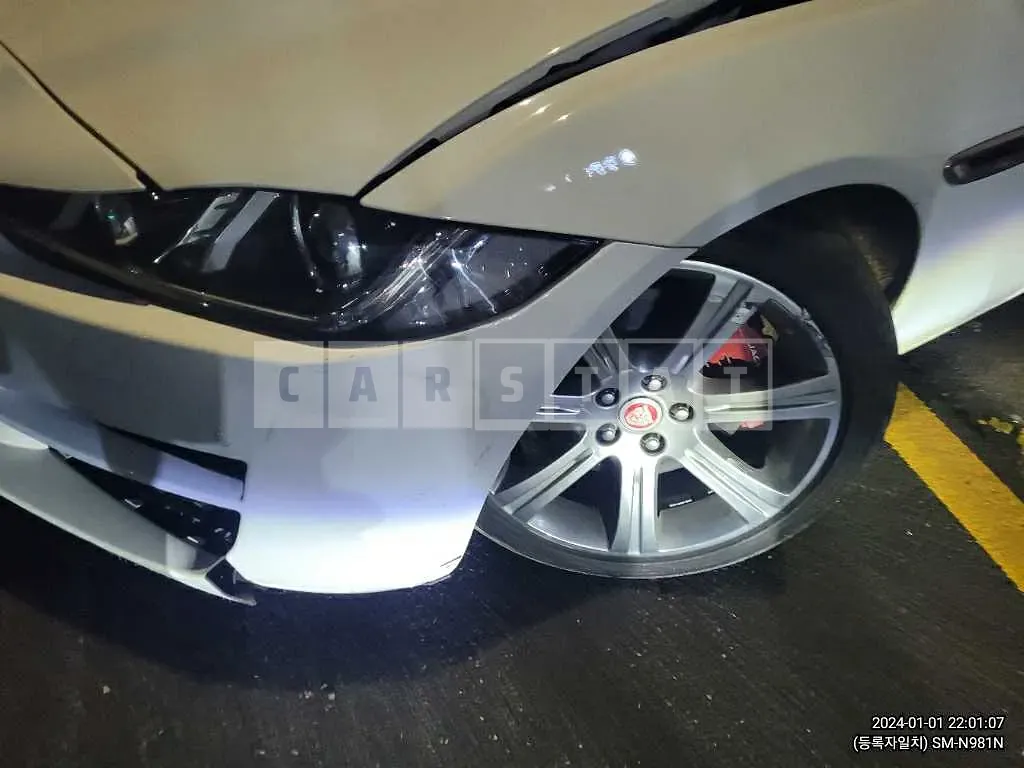 Photo 2 of 20: 2018 Jaguar XE 2.0T, VIN SAJAB4BX1JCP24846 — Korean insurance auction