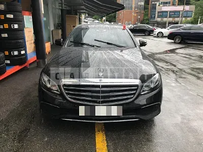 Photo 1 of 9: 2020 Mercedes-Benz Subsubbenz E 300 4Matic — Korean insurance auction