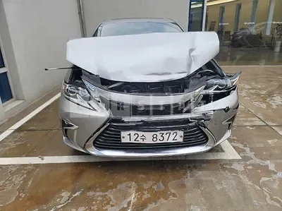 Photo 1 of 18: 2018 Lexus ES300h, VIN JTHBW1GG4J2178286 — Korean insurance auction