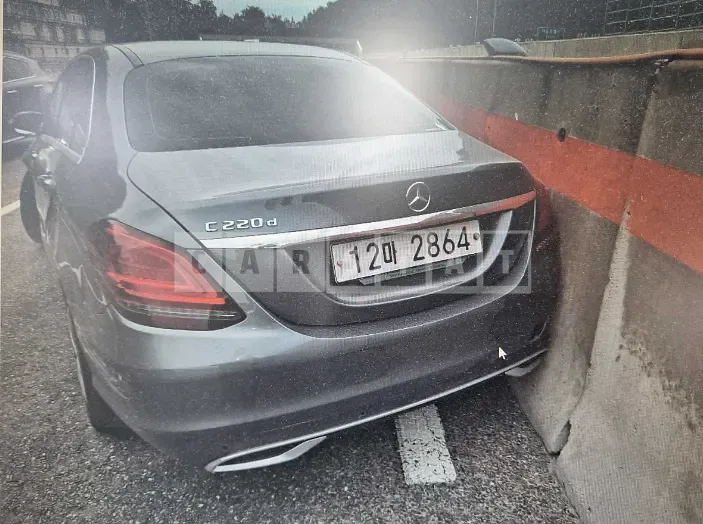 Photo 2 of 11: 2019 Mercedes-Benz C220 d, VIN WDDWF1EB7KR503425 — Korean insurance auction