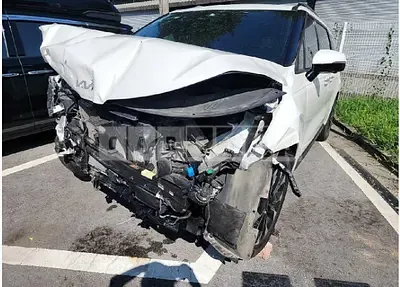Photo 1 of 23: 2022 Kia Carnival — Korean insurance auction