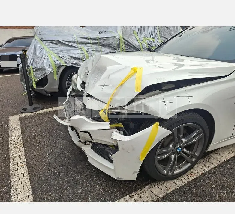 Photo 2 of 13: 2018 BMW 320i — Korean insurance auction