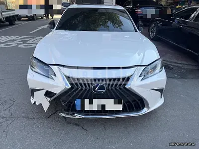 Photo 1 of 32: 2022 Lexus ES300h — Korean insurance auction