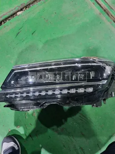 Photo 1 of 12: 2018 Volkswagen (parts) Tiguan Headlamp — Korean insurance auction