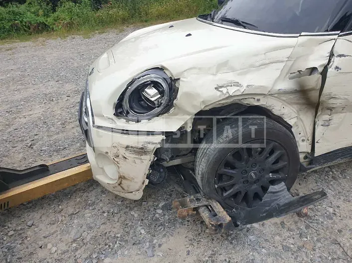 Photo 2 of 15: 2021 MINI Cooper S Five-Door, VIN WMWXV9105M2N94014 — Korean insurance auction