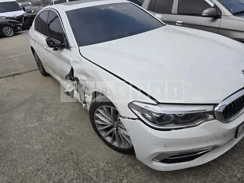 Photo 2 of 21: 2018 BMW 520d xDrive, VIN WBAJC5104JWE54712 — Korean insurance auction