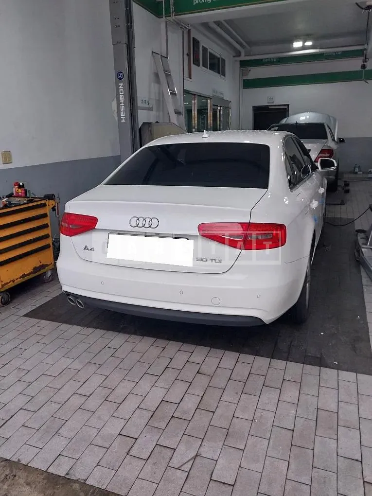 Photo 2 of 4: 2015 Audi A4 30 TDI, VIN WAUZZZ8K0FN045875 — Korean insurance auction